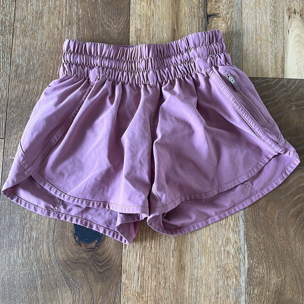 Lululemon Tracker short 4”